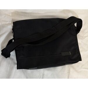 Targus Messenger Bag Black Nylon EUC 16" Laptop Pockets Adjustable Strap